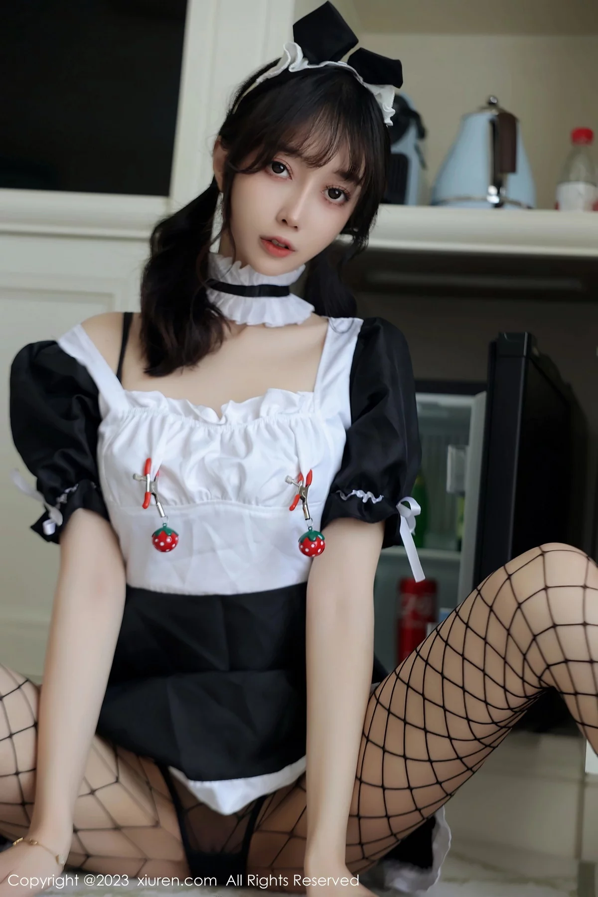 XiuRen第7217期_模特玥儿玥er黑白色女仆服露性感薄透内衣秀完美身材诱惑写真75P