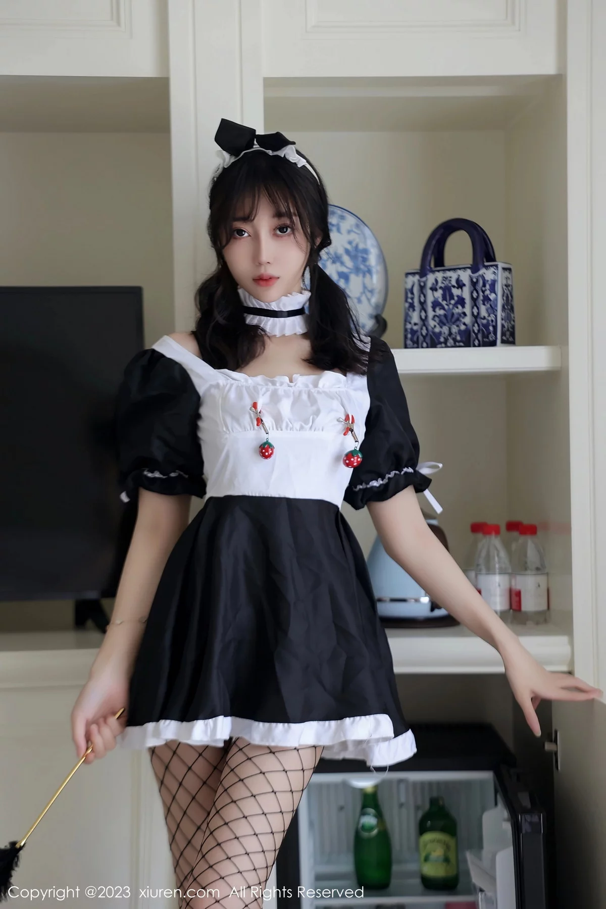 XiuRen第7217期_模特玥儿玥er黑白色女仆服露性感薄透内衣秀完美身材诱惑写真75P