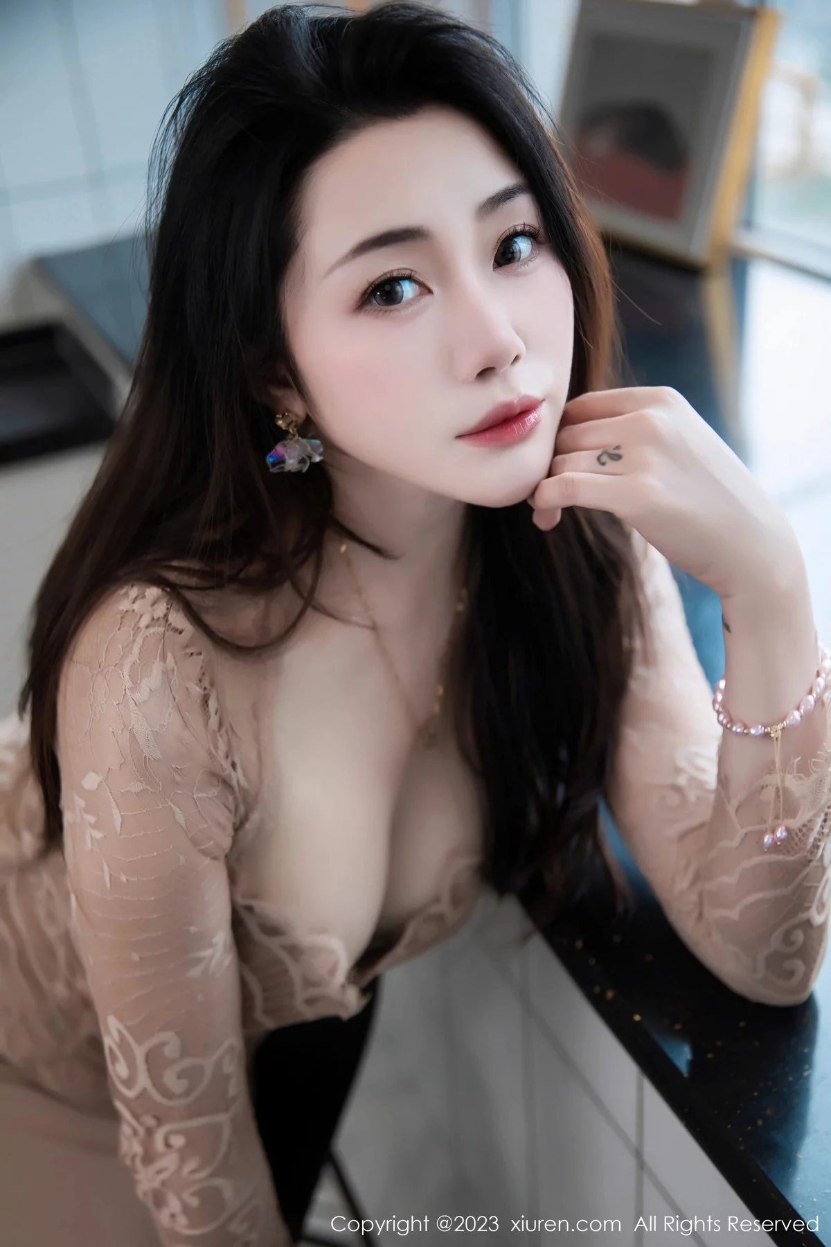 XiuRen第7216期_模特严利娅Yuliya户外性感杏色低胸连衣长裙秀完美身材诱惑写真89P