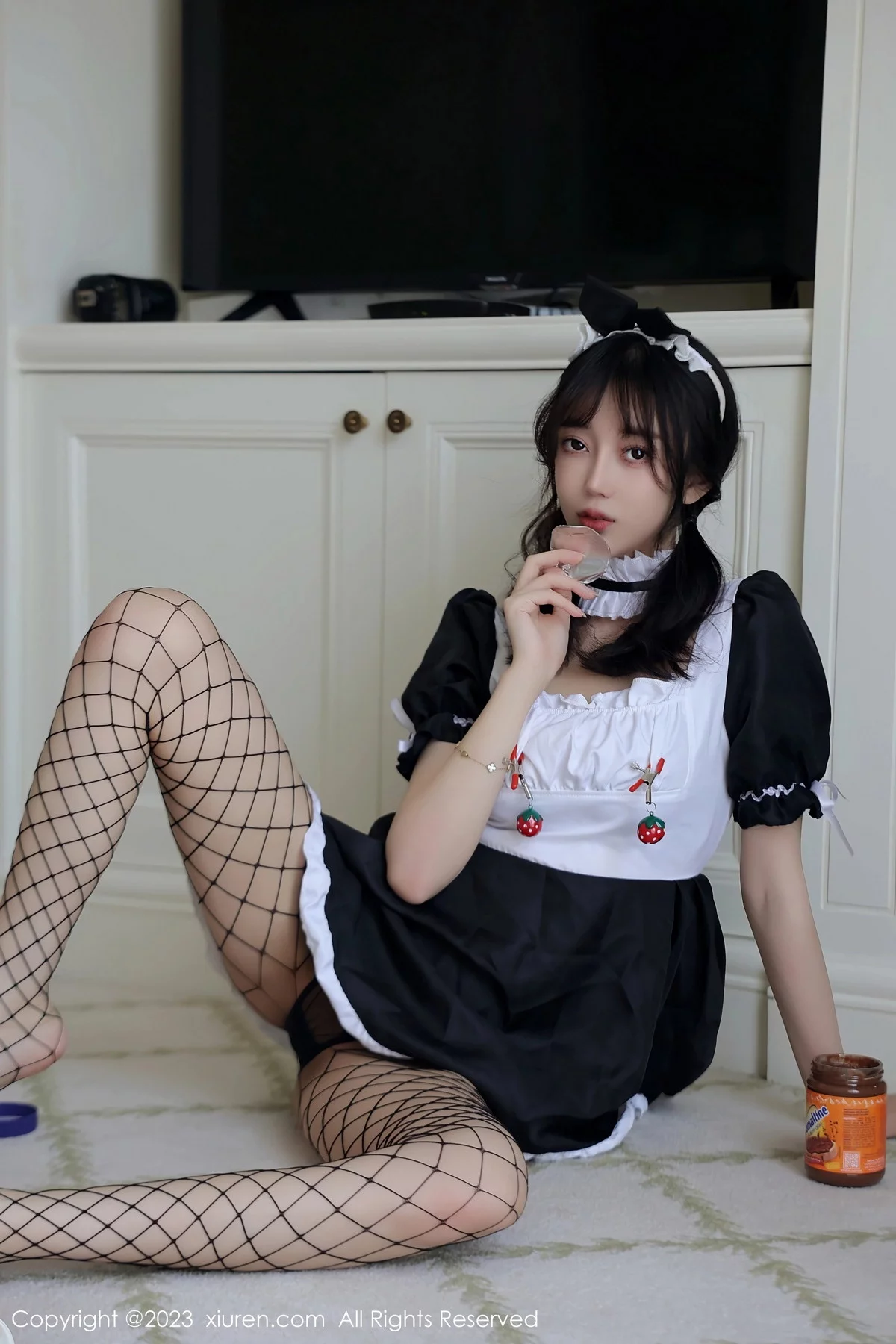 XiuRen第7217期_模特玥儿玥er黑白色女仆服露性感薄透内衣秀完美身材诱惑写真75P
