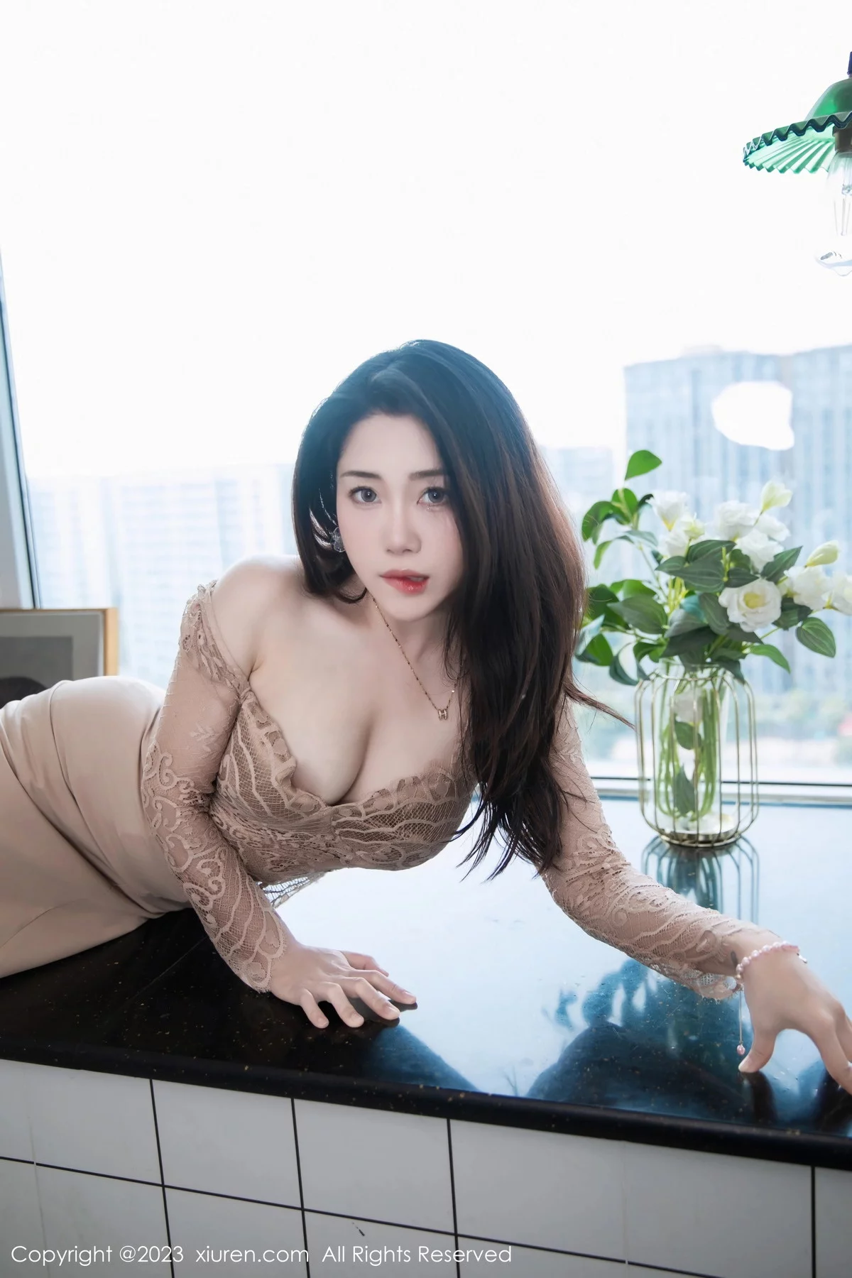 XiuRen第7216期_模特严利娅Yuliya户外性感杏色低胸连衣长裙秀完美身材诱惑写真89P