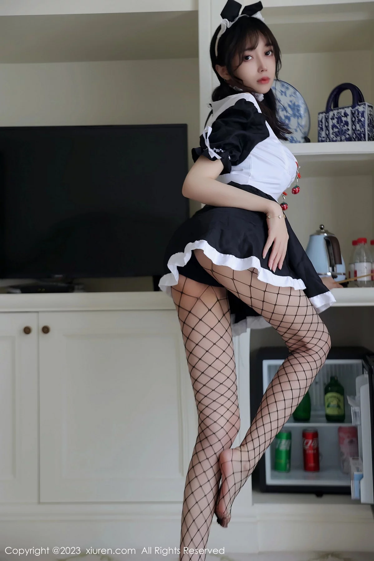 XiuRen第7217期_模特玥儿玥er黑白色女仆服露性感薄透内衣秀完美身材诱惑写真75P