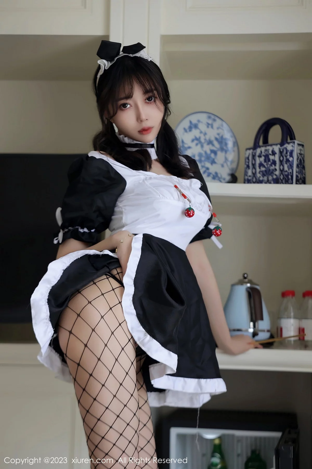 XiuRen第7217期_模特玥儿玥er黑白色女仆服露性感薄透内衣秀完美身材诱惑写真75P