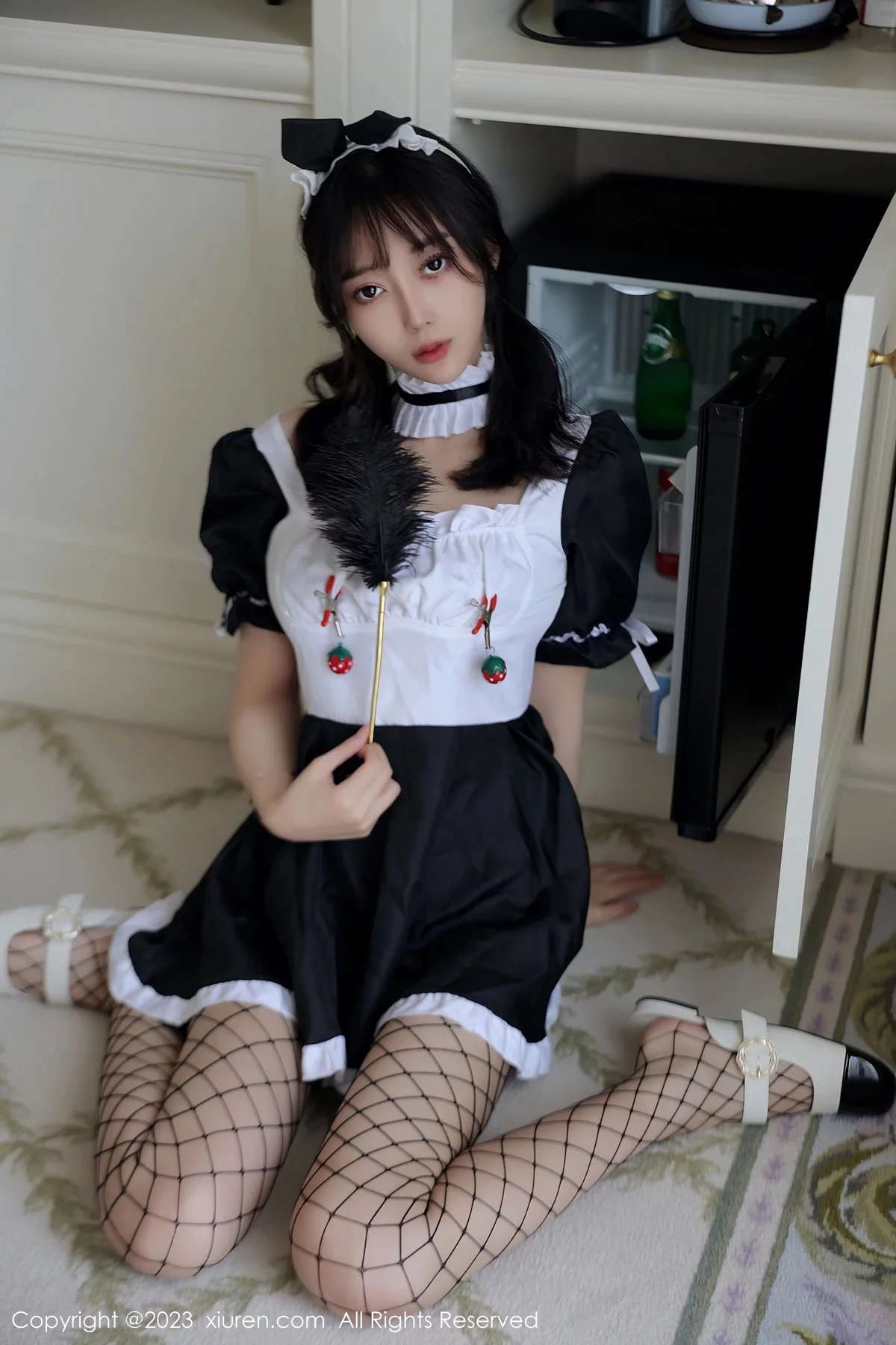 XiuRen第7217期_模特玥儿玥er黑白色女仆服露性感薄透内衣秀完美身材诱惑写真75P