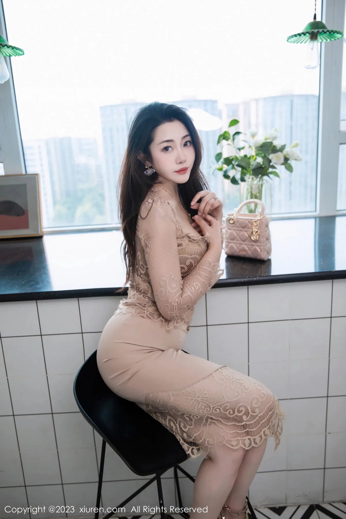 XiuRen第7216期_模特严利娅Yuliya户外性感杏色低胸连衣长裙秀完美身材诱惑写真89P