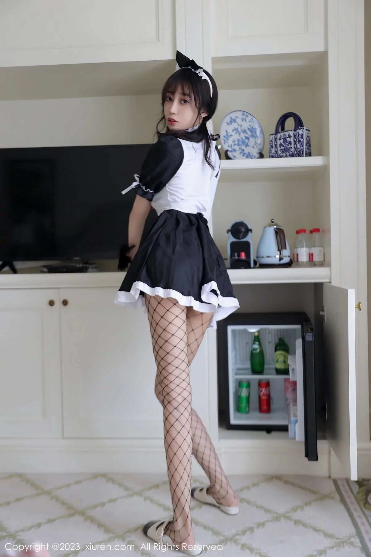 XiuRen第7217期_模特玥儿玥er黑白色女仆服露性感薄透内衣秀完美身材诱惑写真75P