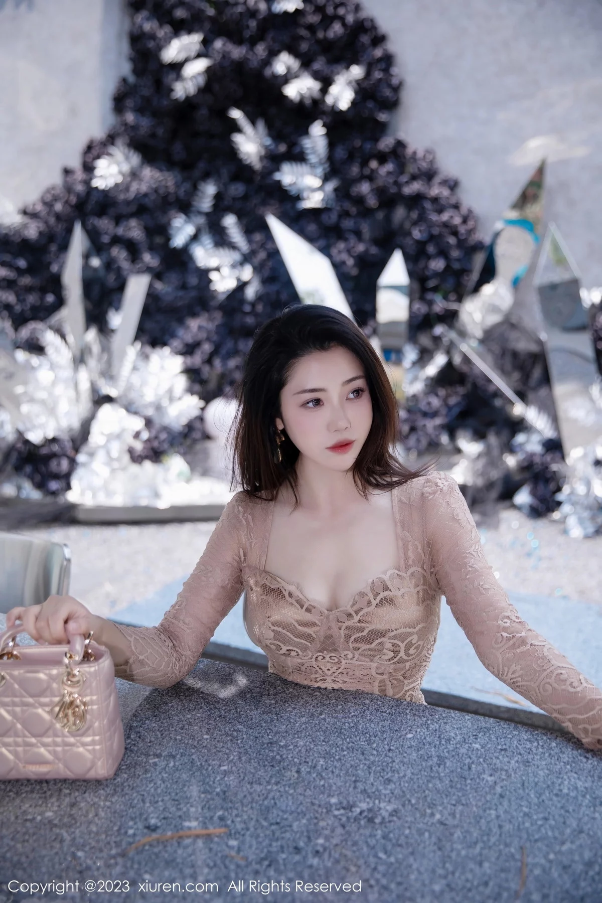 XiuRen第7216期_模特严利娅Yuliya户外性感杏色低胸连衣长裙秀完美身材诱惑写真89P
