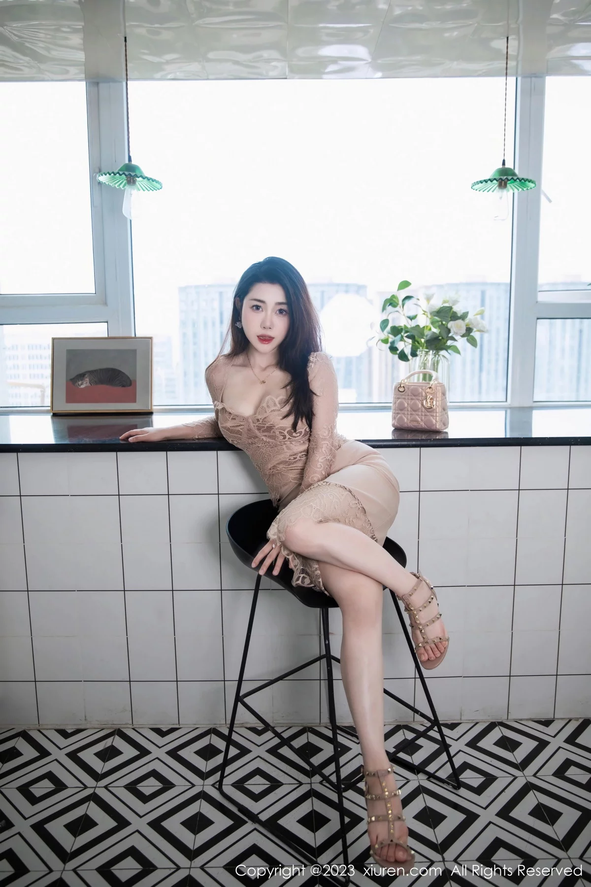 XiuRen第7216期_模特严利娅Yuliya户外性感杏色低胸连衣长裙秀完美身材诱惑写真89P