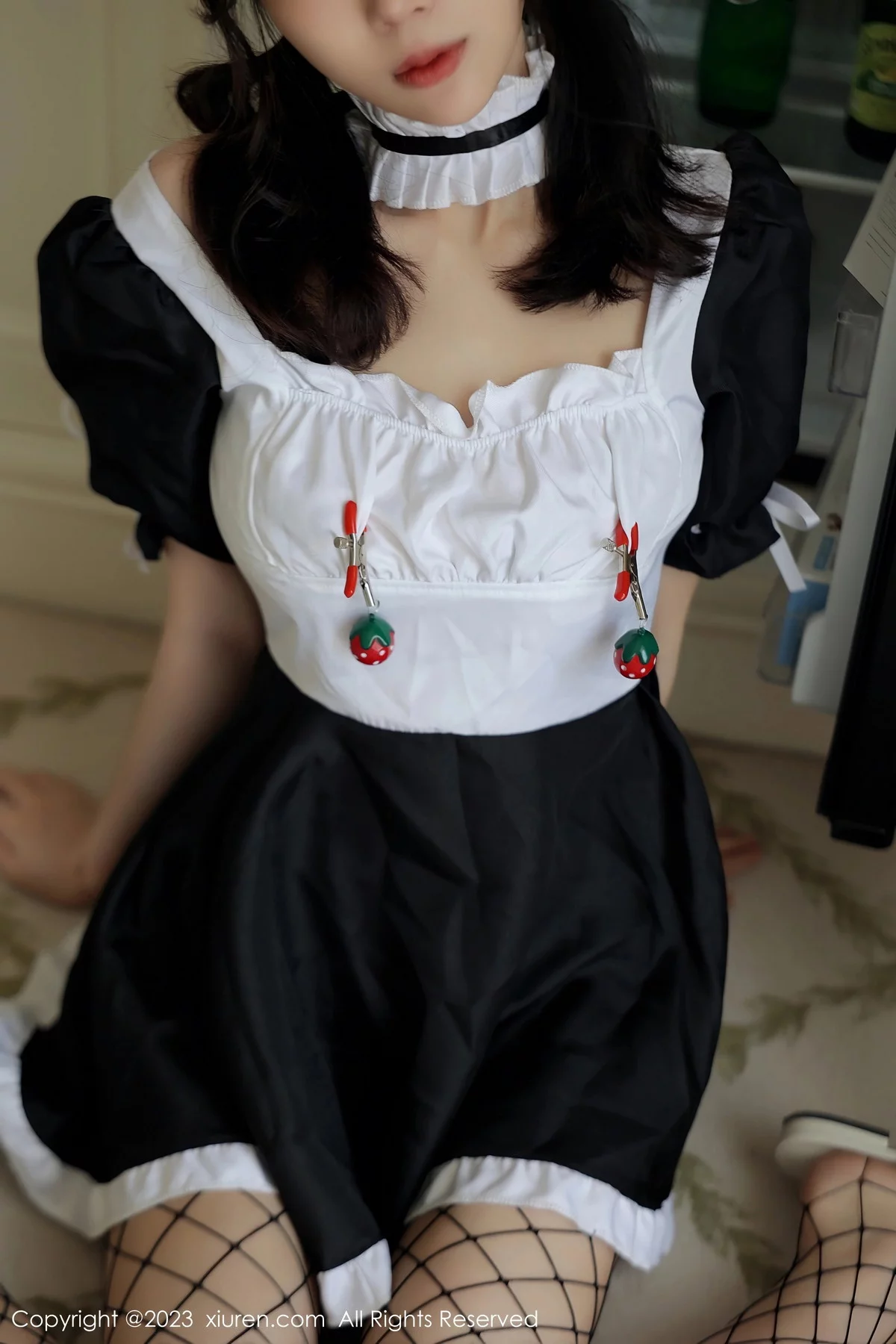 XiuRen第7217期_模特玥儿玥er黑白色女仆服露性感薄透内衣秀完美身材诱惑写真75P