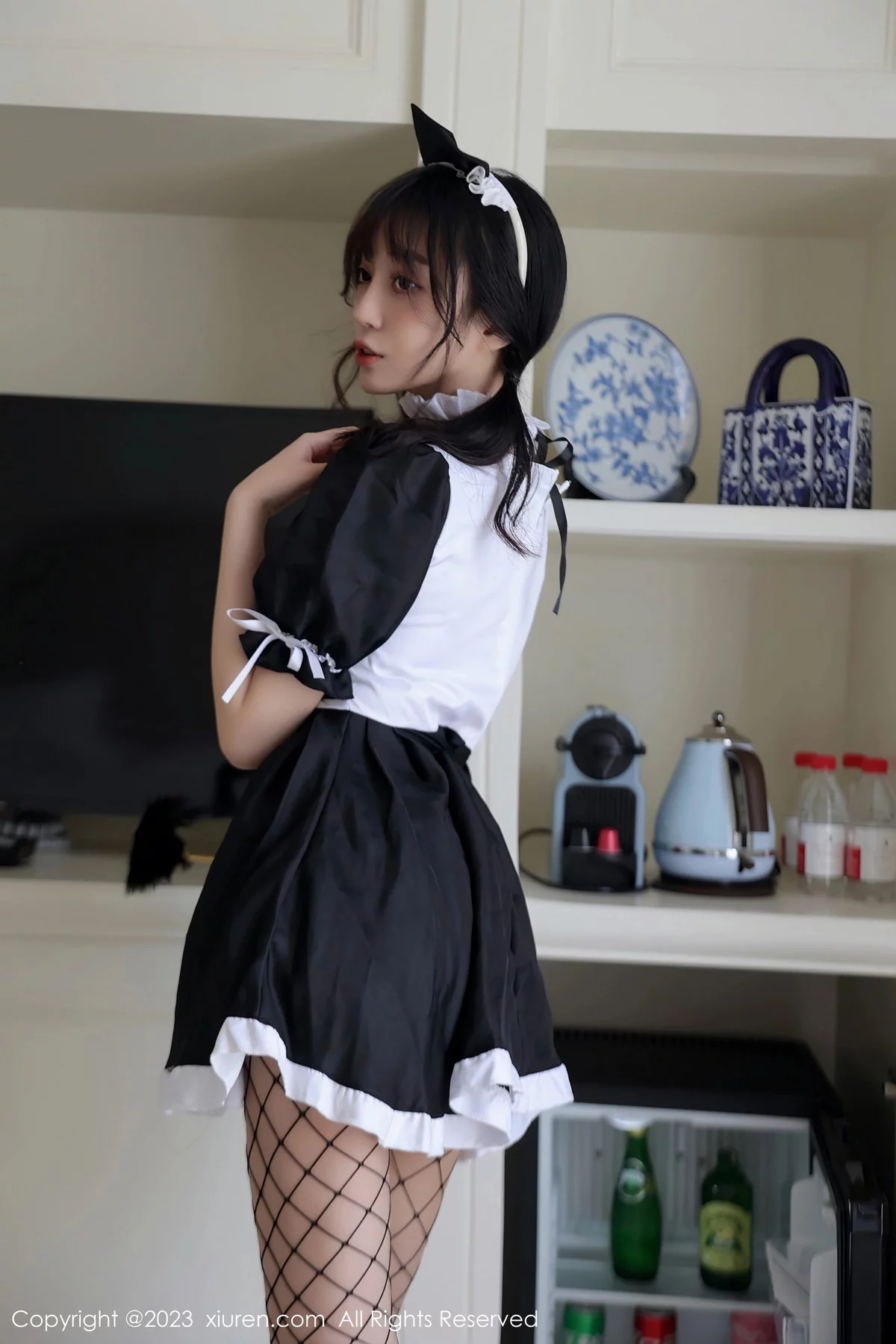 XiuRen第7217期_模特玥儿玥er黑白色女仆服露性感薄透内衣秀完美身材诱惑写真75P