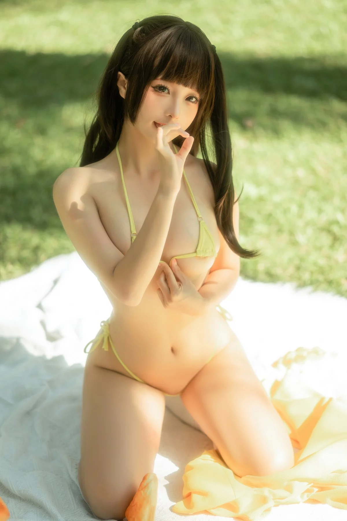 动漫博主蠢沫沫野餐日主题户外丛林性感黄色三点式内衣秀童颜巨乳诱惑写真70P