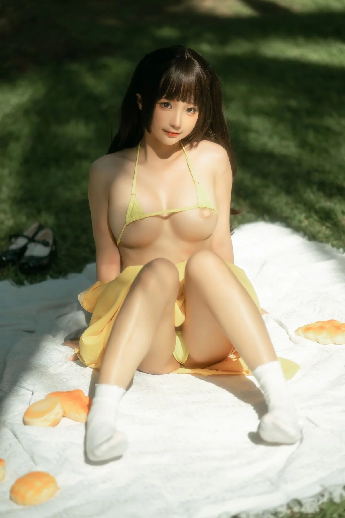 动漫博主蠢沫沫野餐日主题户外丛林性感黄色三点式内衣秀童颜巨乳诱惑写真70P