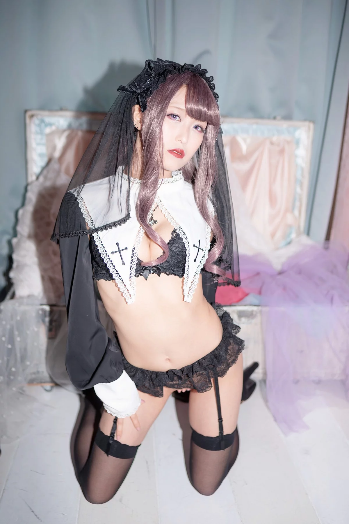 Coser美女月城委員会黑暗修女主题性感黑色蕾丝内衣配黑丝吊袜秀翘臀诱惑写真250P