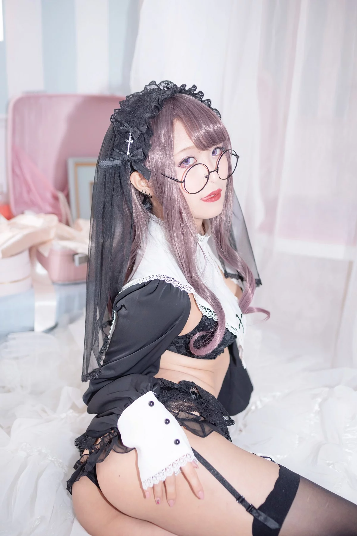 Coser美女月城委員会黑暗修女主题性感黑色蕾丝内衣配黑丝吊袜秀翘臀诱惑写真250P