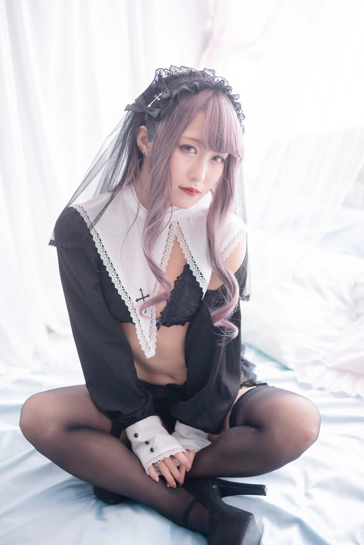 Coser美女月城委員会黑暗修女主题性感黑色蕾丝内衣配黑丝吊袜秀翘臀诱惑写真250P