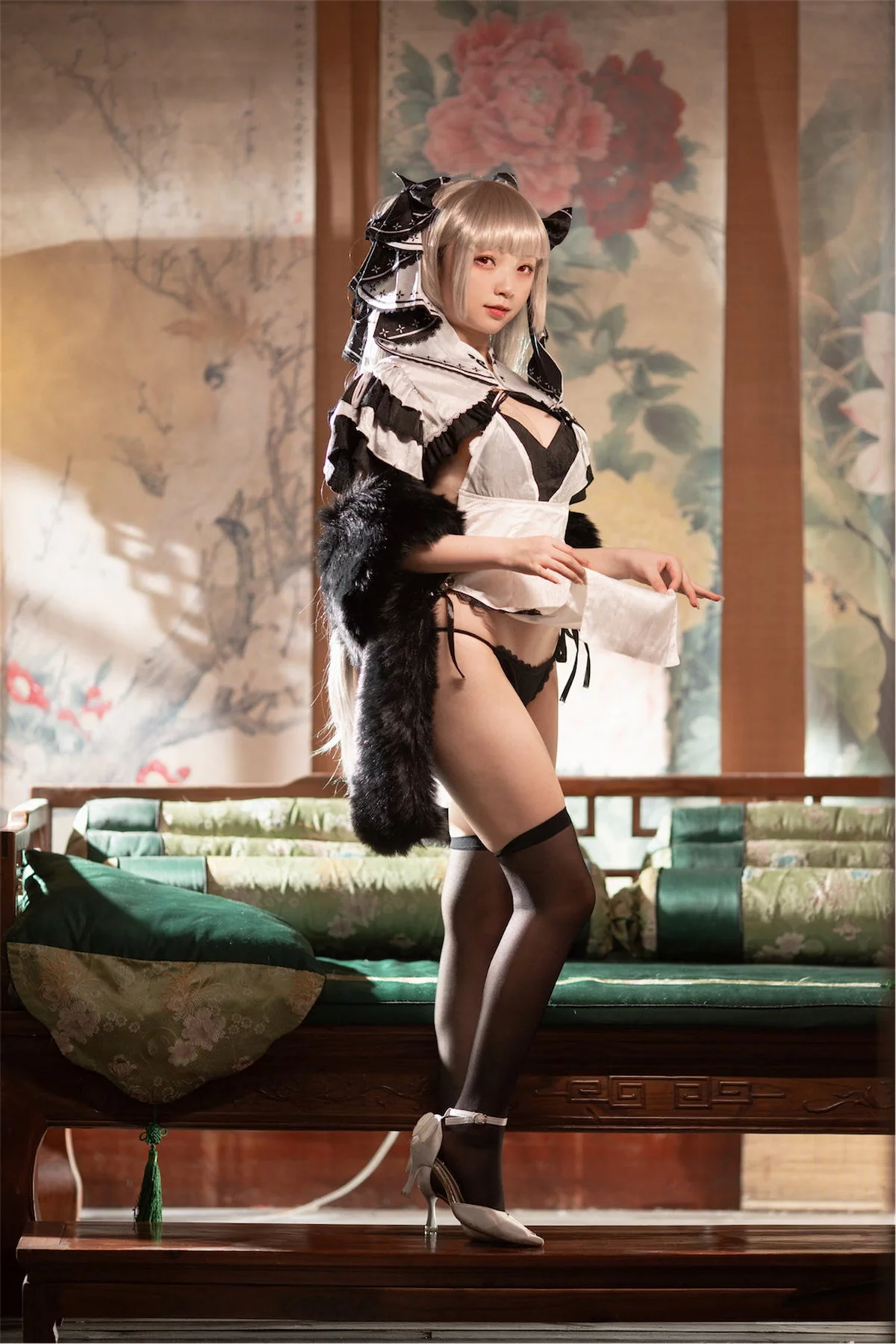 网络美女花铃可畏旗袍主题性感黑白高开旗袍配黑丝袜秀翘臀美腿迷人诱惑写真83P