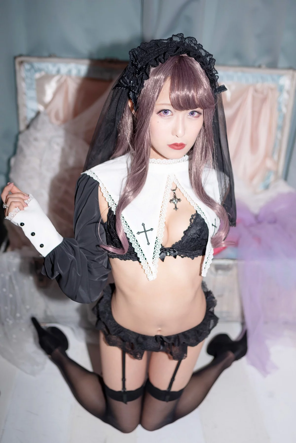 Coser美女月城委員会黑暗修女主题性感黑色蕾丝内衣配黑丝吊袜秀翘臀诱惑写真250P