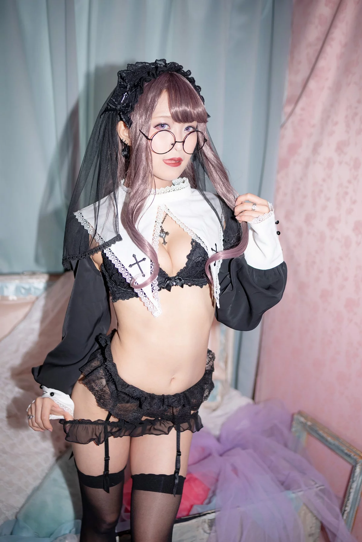 Coser美女月城委員会黑暗修女主题性感黑色蕾丝内衣配黑丝吊袜秀翘臀诱惑写真250P