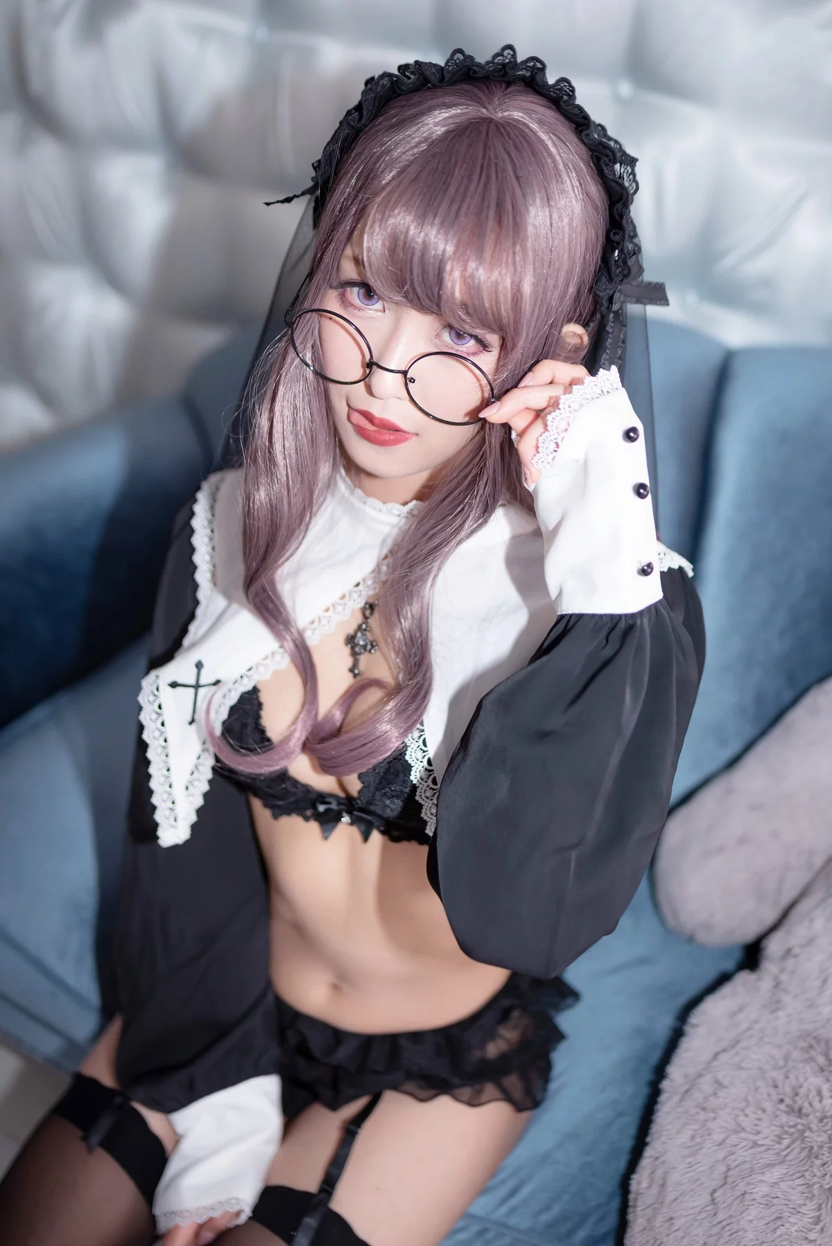 Coser美女月城委員会黑暗修女主题性感黑色蕾丝内衣配黑丝吊袜秀翘臀诱惑写真250P