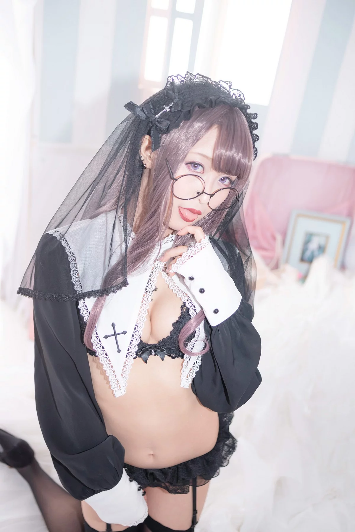 Coser美女月城委員会黑暗修女主题性感黑色蕾丝内衣配黑丝吊袜秀翘臀诱惑写真250P