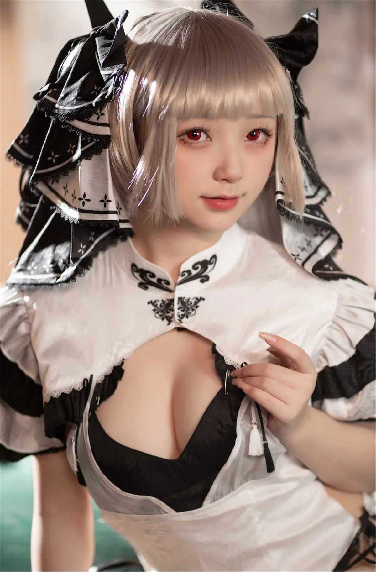 网络美女花铃可畏旗袍主题性感黑白高开旗袍配黑丝袜秀翘臀美腿迷人诱惑写真83P