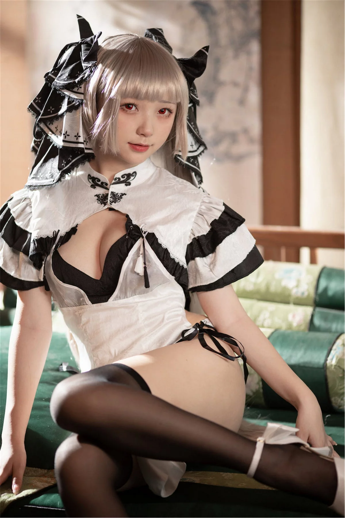 网络美女花铃可畏旗袍主题性感黑白高开旗袍配黑丝袜秀翘臀美腿迷人诱惑写真83P