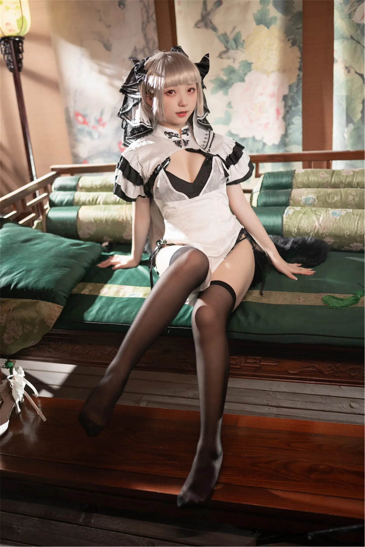 网络美女花铃可畏旗袍主题性感黑白高开旗袍配黑丝袜秀翘臀美腿迷人诱惑写真83P