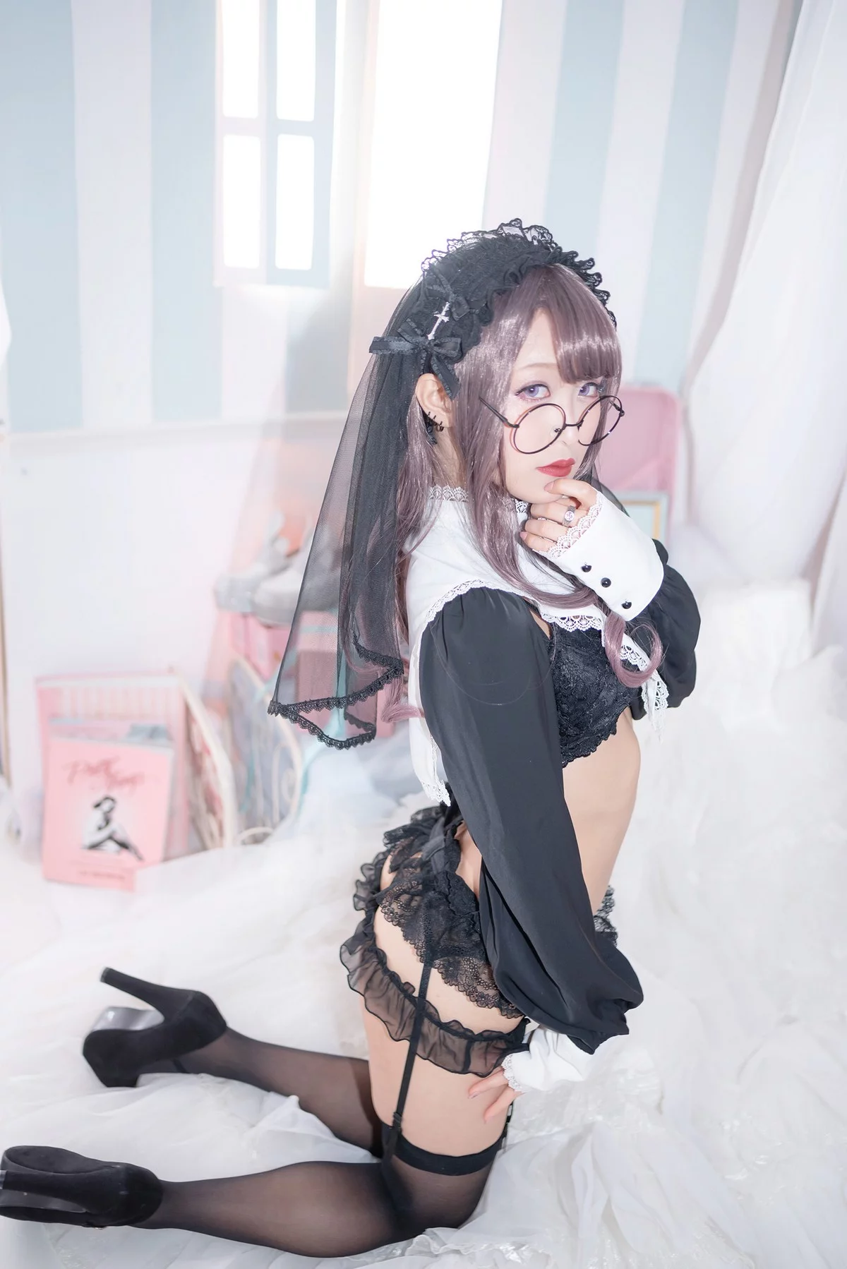Coser美女月城委員会黑暗修女主题性感黑色蕾丝内衣配黑丝吊袜秀翘臀诱惑写真250P