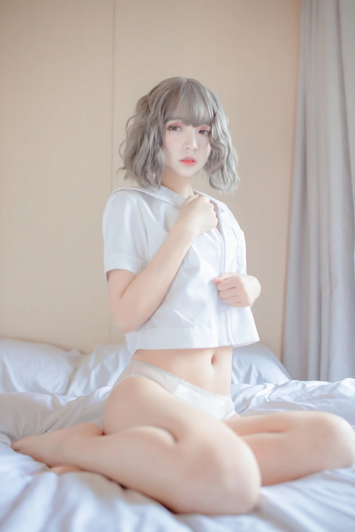 网络美女疯猫ss思绪之内衣主题私房床上性感白色蕾丝内衣秀完美身材迷人写真27P