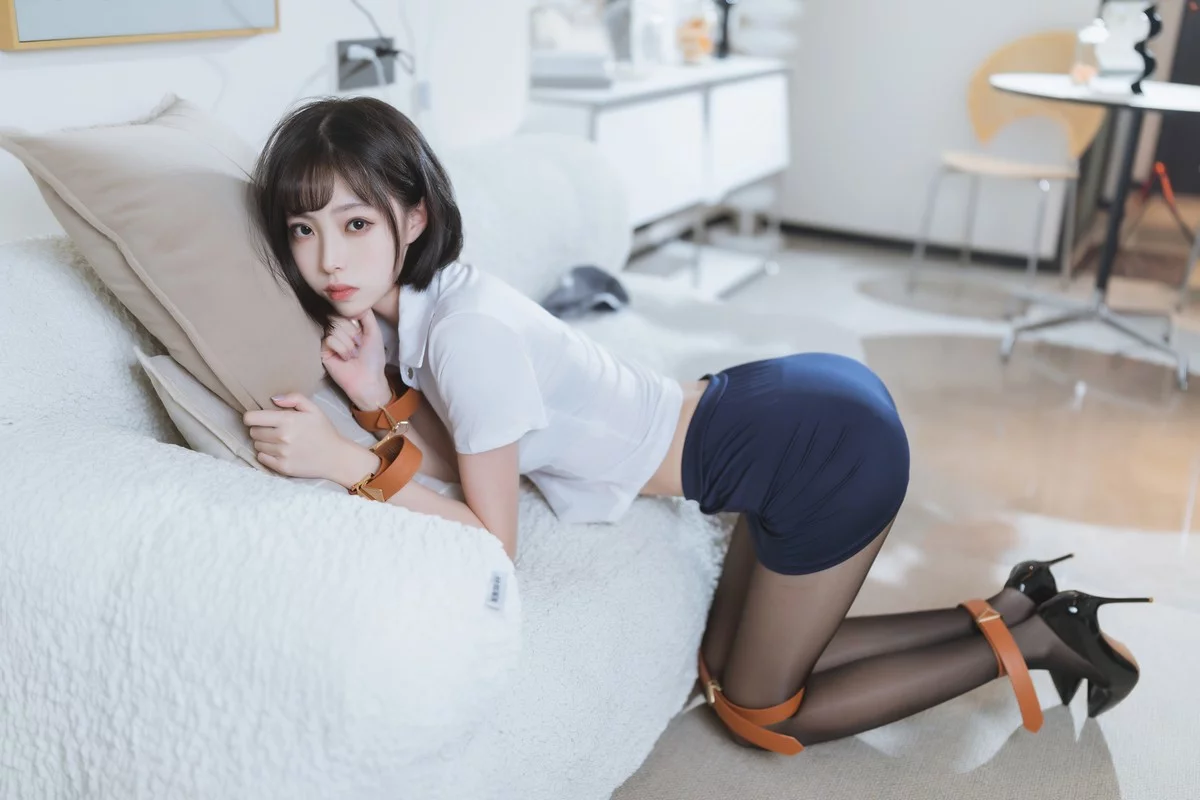 网络美女许岚LAN束缚黑丝主题性感白T配黑短裙露超薄黑丝情趣捆绑诱惑写真61P