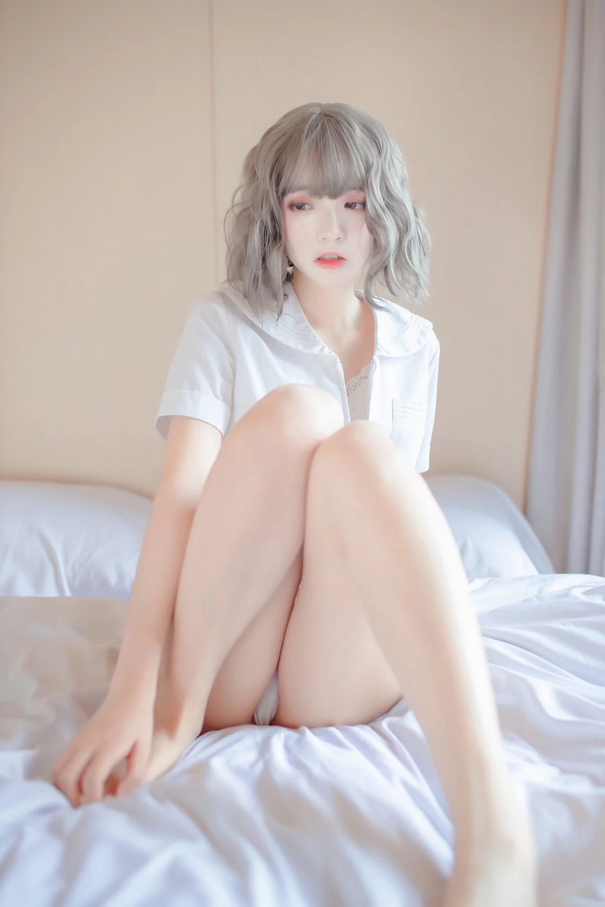 网络美女疯猫ss思绪之内衣主题私房床上性感白色蕾丝内衣秀完美身材迷人写真27P