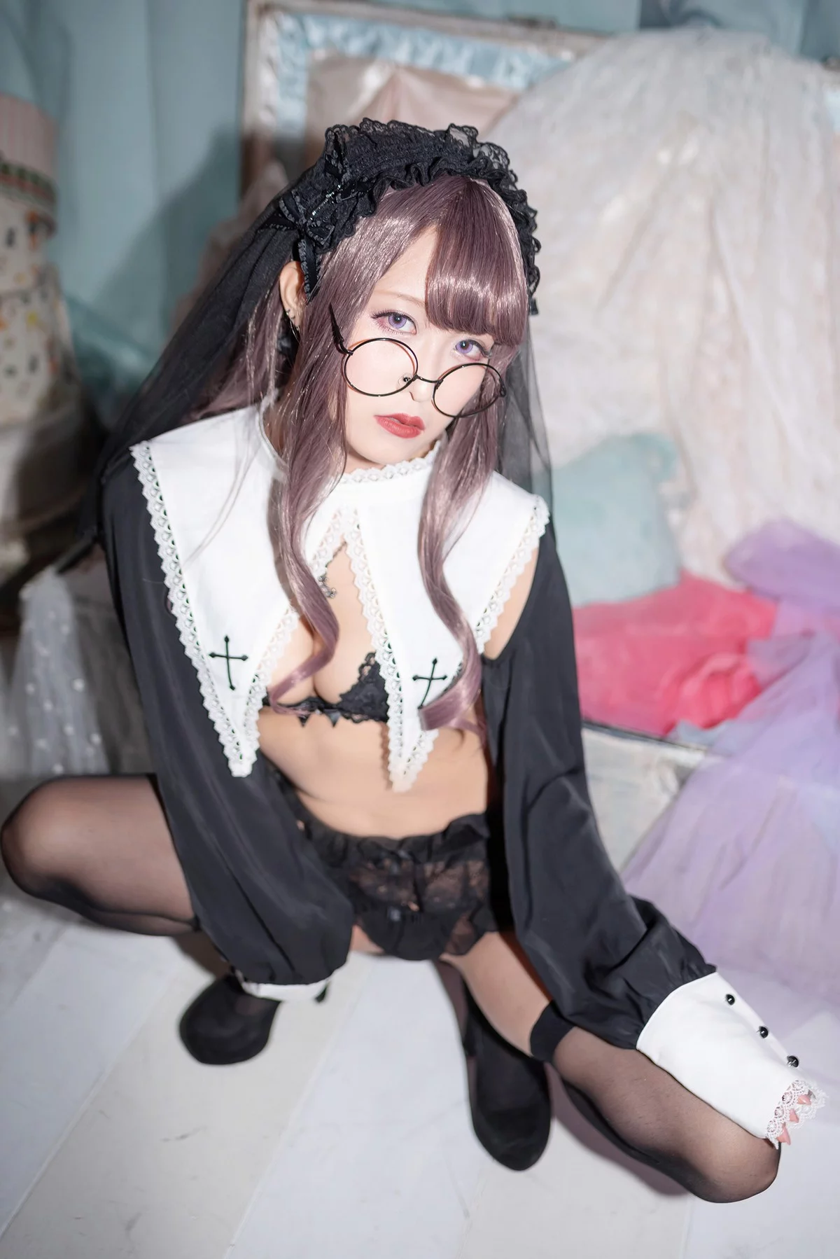 Coser美女月城委員会黑暗修女主题性感黑色蕾丝内衣配黑丝吊袜秀翘臀诱惑写真250P