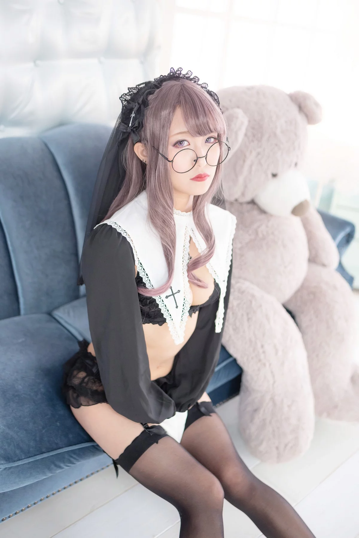 Coser美女月城委員会黑暗修女主题性感黑色蕾丝内衣配黑丝吊袜秀翘臀诱惑写真250P