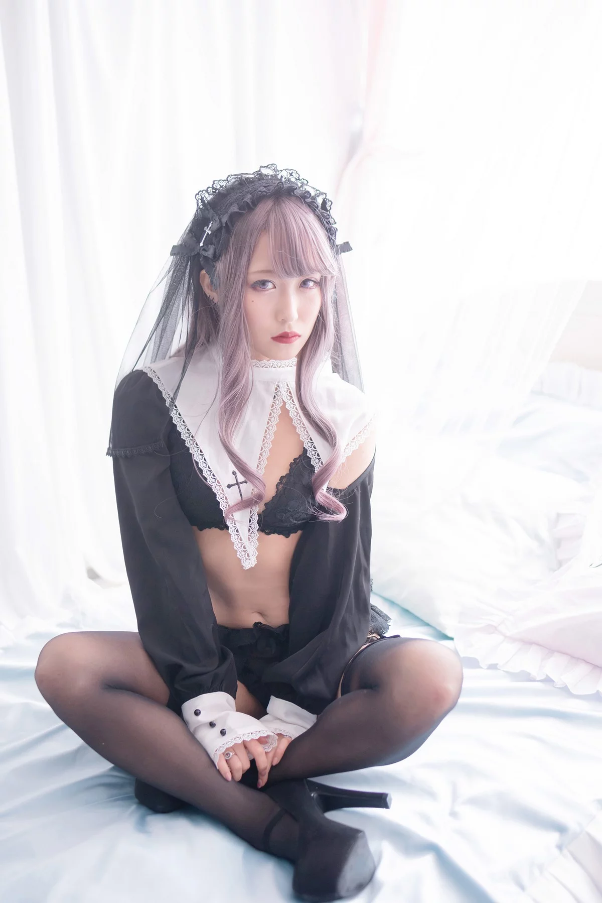 Coser美女月城委員会黑暗修女主题性感黑色蕾丝内衣配黑丝吊袜秀翘臀诱惑写真250P