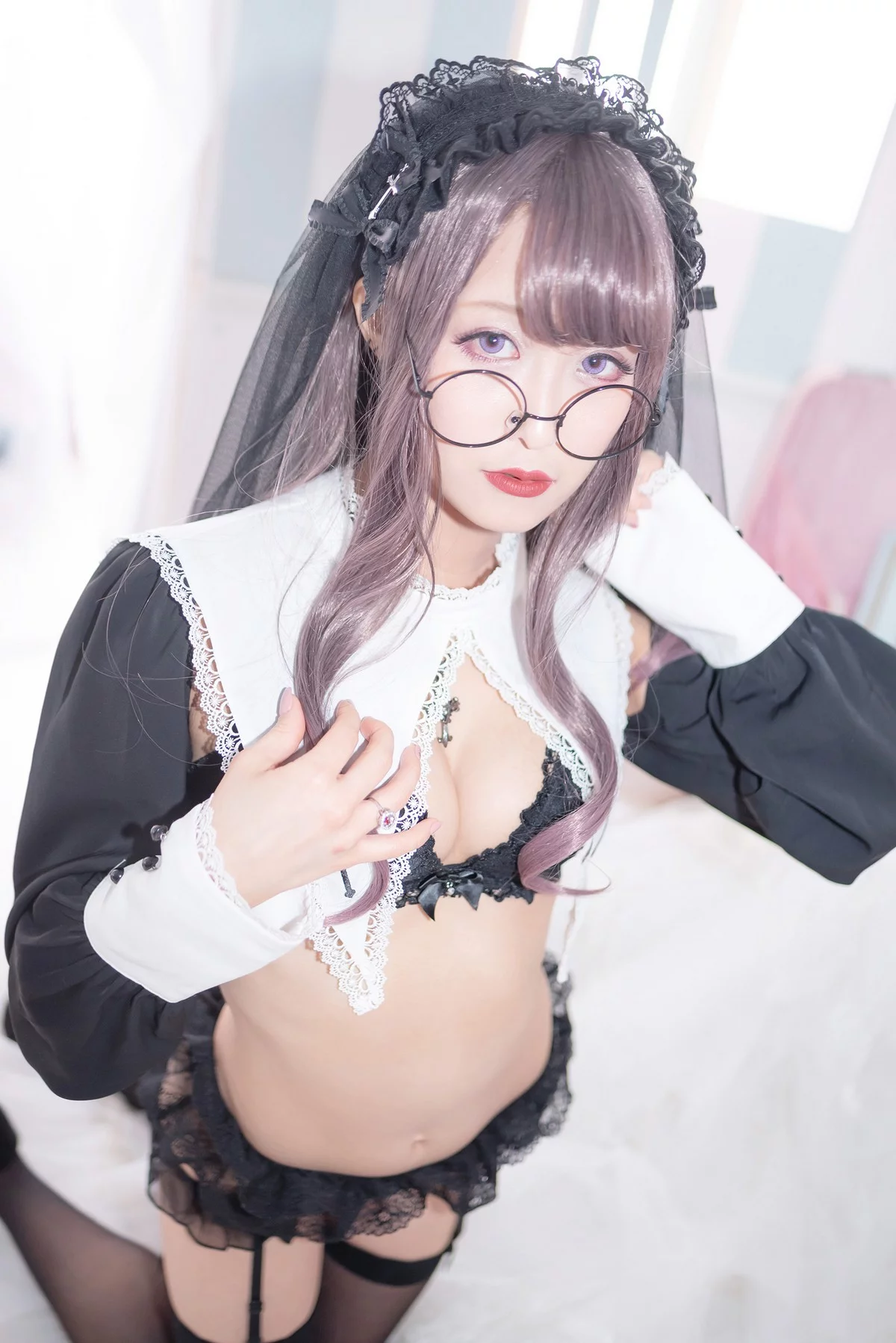 Coser美女月城委員会黑暗修女主题性感黑色蕾丝内衣配黑丝吊袜秀翘臀诱惑写真250P
