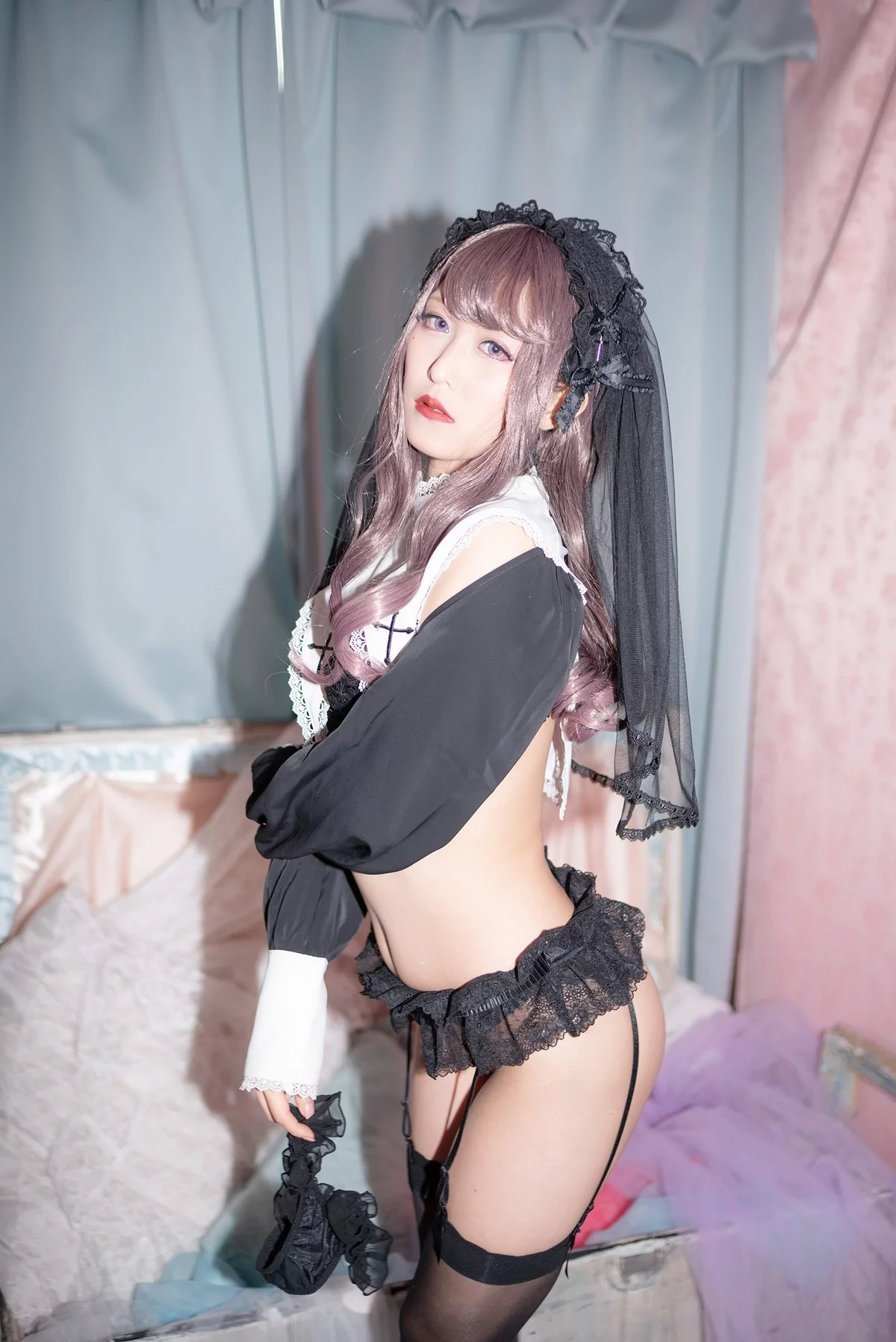 Coser美女月城委員会黑暗修女主题性感黑色蕾丝内衣配黑丝吊袜秀翘臀诱惑写真250P