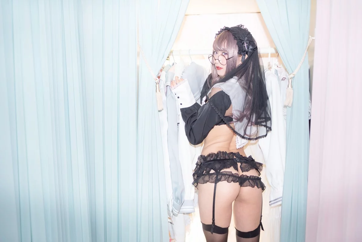 Coser美女月城委員会黑暗修女主题性感黑色蕾丝内衣配黑丝吊袜秀翘臀诱惑写真250P