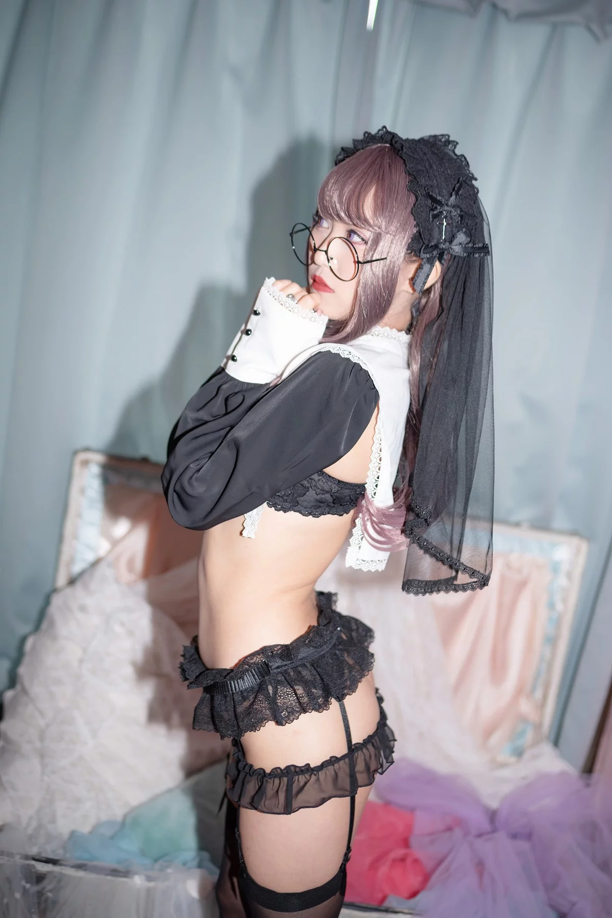 Coser美女月城委員会黑暗修女主题性感黑色蕾丝内衣配黑丝吊袜秀翘臀诱惑写真250P