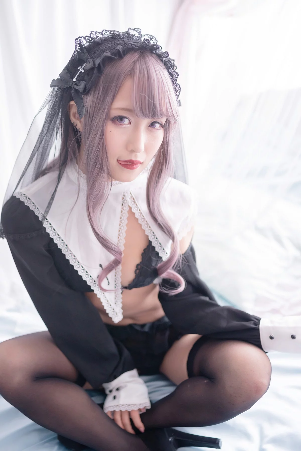 Coser美女月城委員会黑暗修女主题性感黑色蕾丝内衣配黑丝吊袜秀翘臀诱惑写真250P