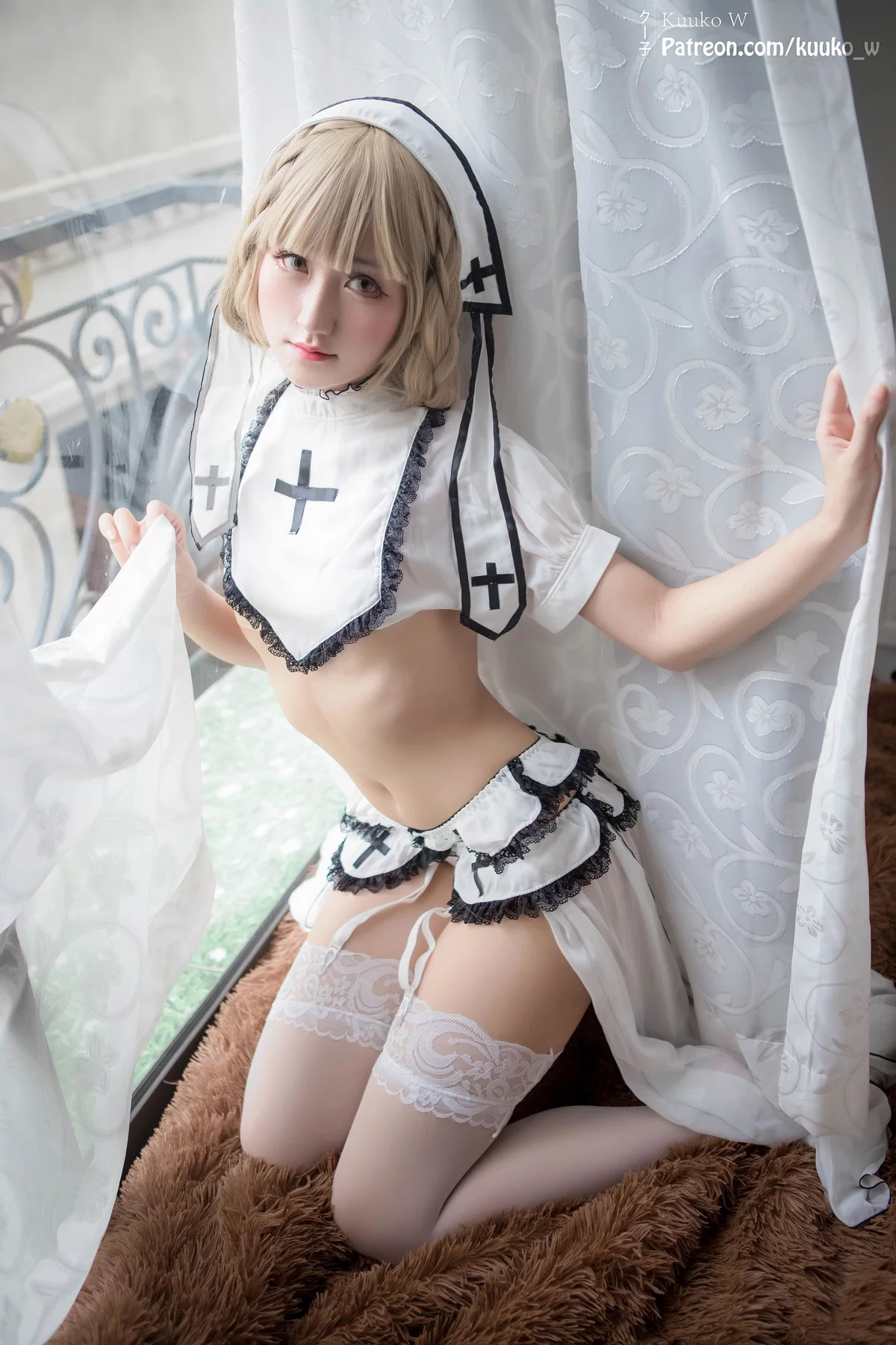 越南妹子KuukoW-White Angel主题性感白色修女服饰配白色蕾丝袜完美诱惑写真33P