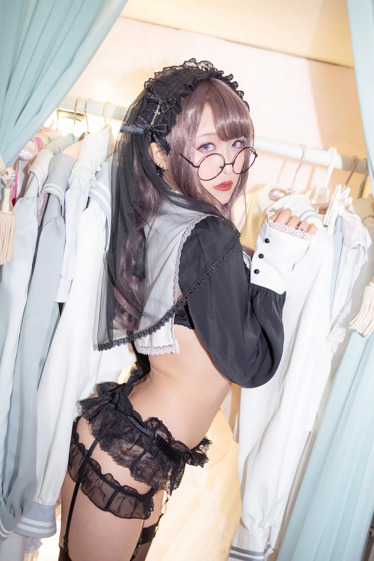 Coser美女月城委員会黑暗修女主题性感黑色蕾丝内衣配黑丝吊袜秀翘臀诱惑写真250P