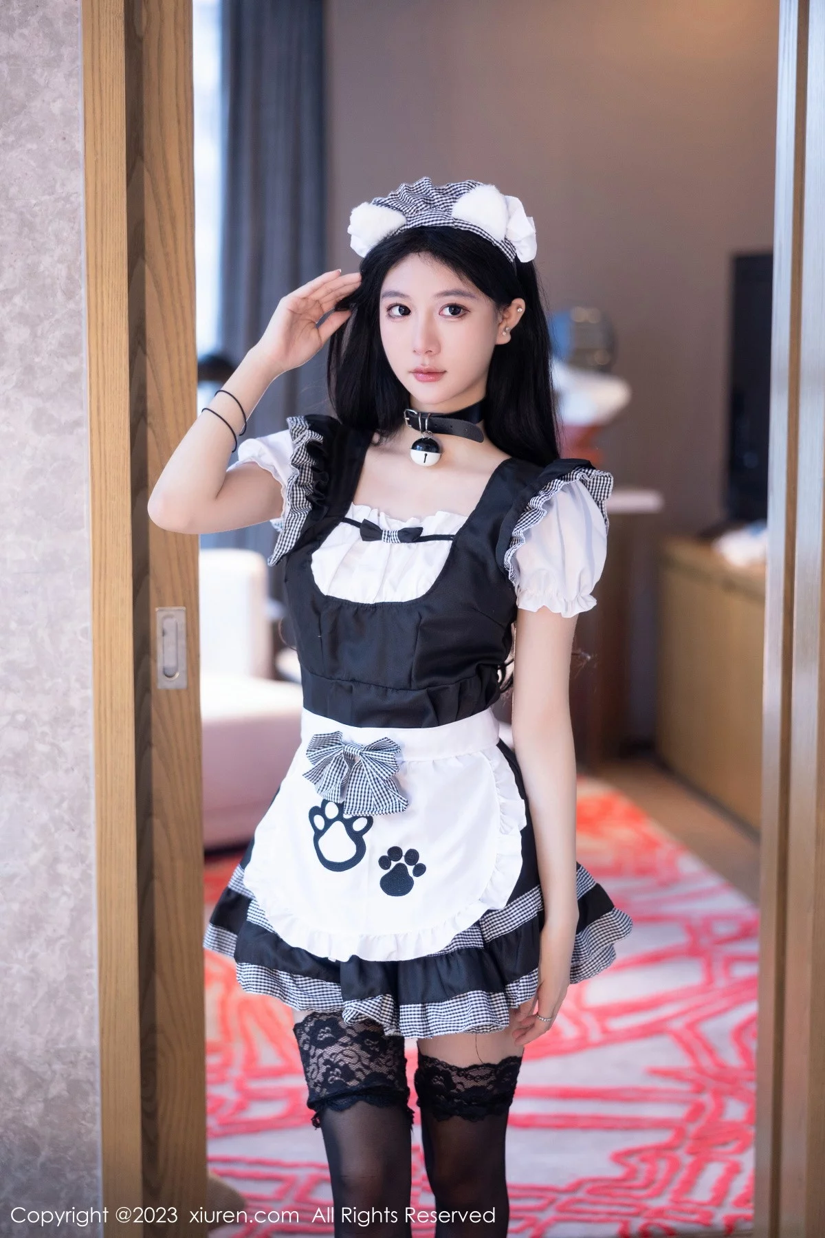 XiuRen第7237期_模特幼幼性感白黑色女仆服配超薄黑丝秀完美身材迷人诱惑写真103P