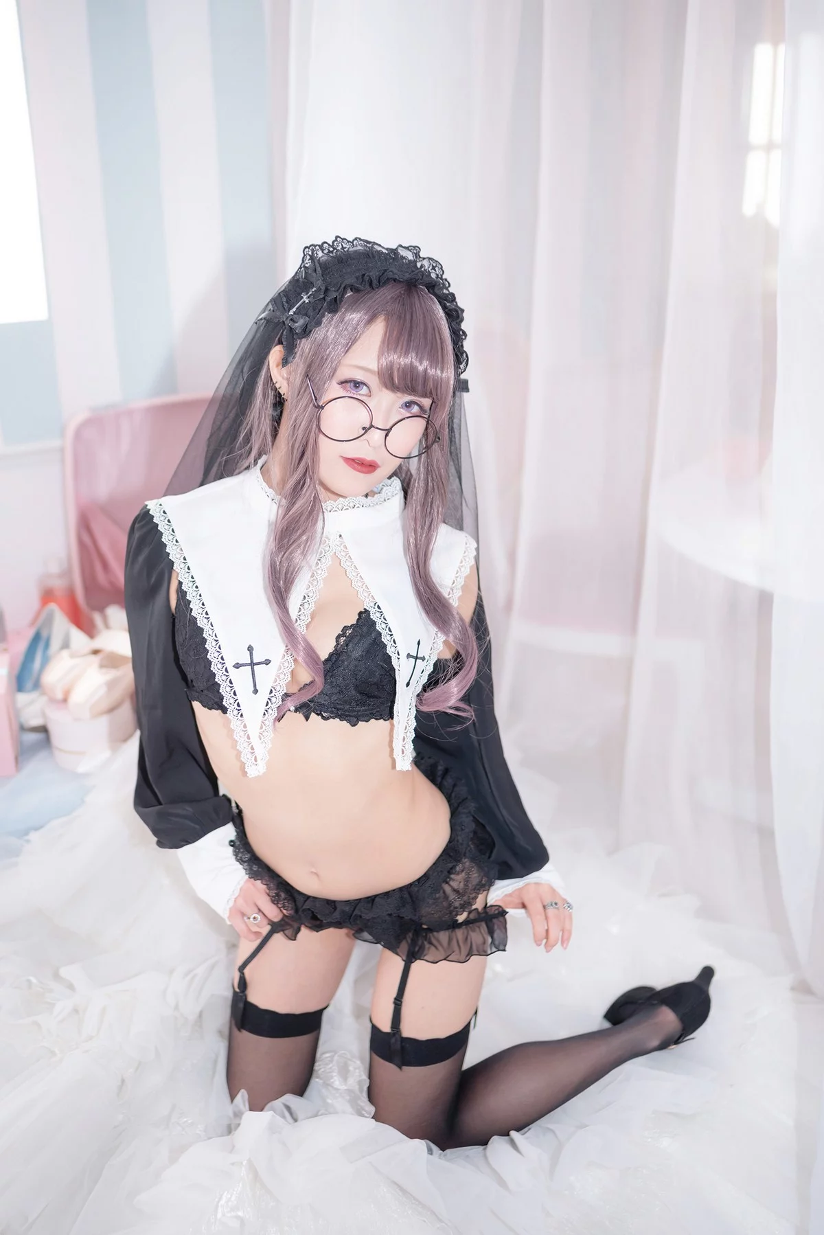Coser美女月城委員会黑暗修女主题性感黑色蕾丝内衣配黑丝吊袜秀翘臀诱惑写真250P
