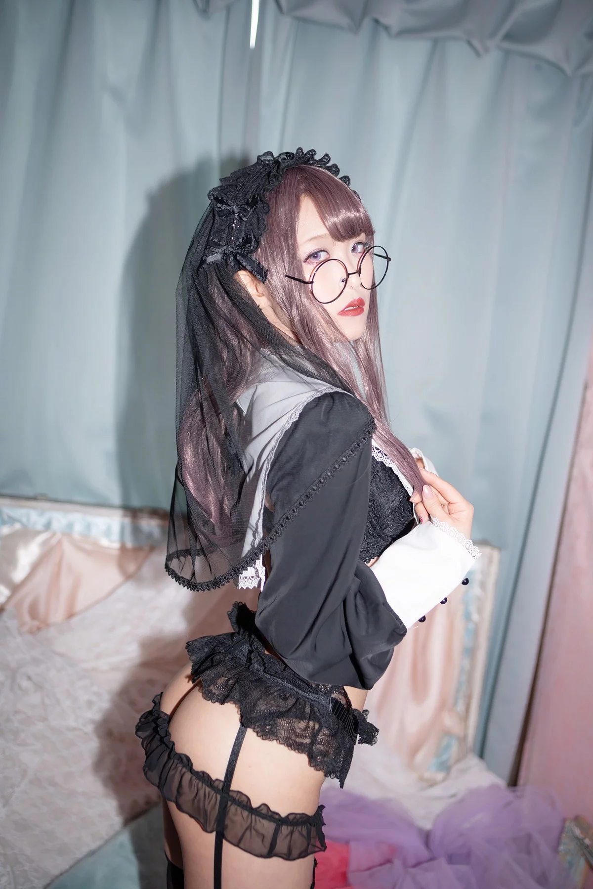 Coser美女月城委員会黑暗修女主题性感黑色蕾丝内衣配黑丝吊袜秀翘臀诱惑写真250P