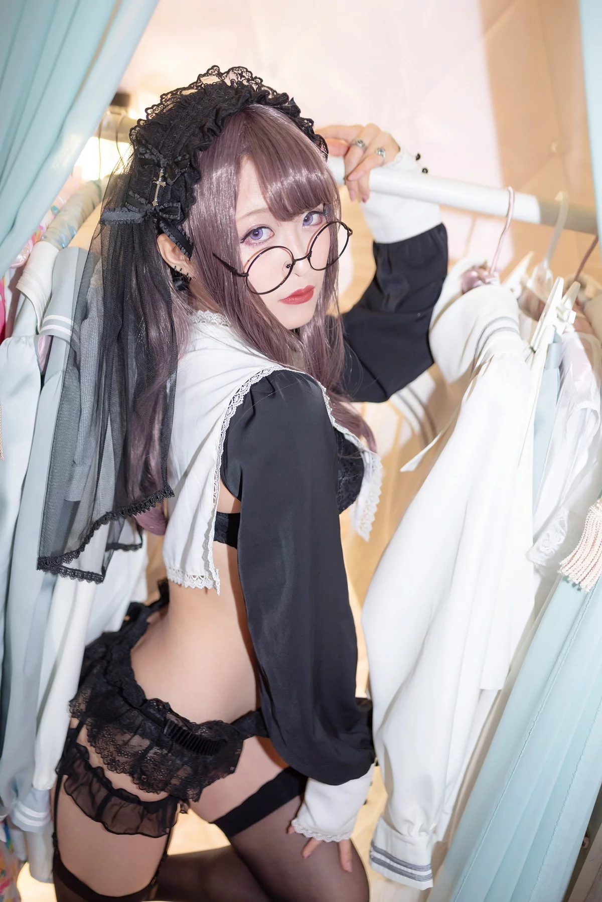 Coser美女月城委員会黑暗修女主题性感黑色蕾丝内衣配黑丝吊袜秀翘臀诱惑写真250P