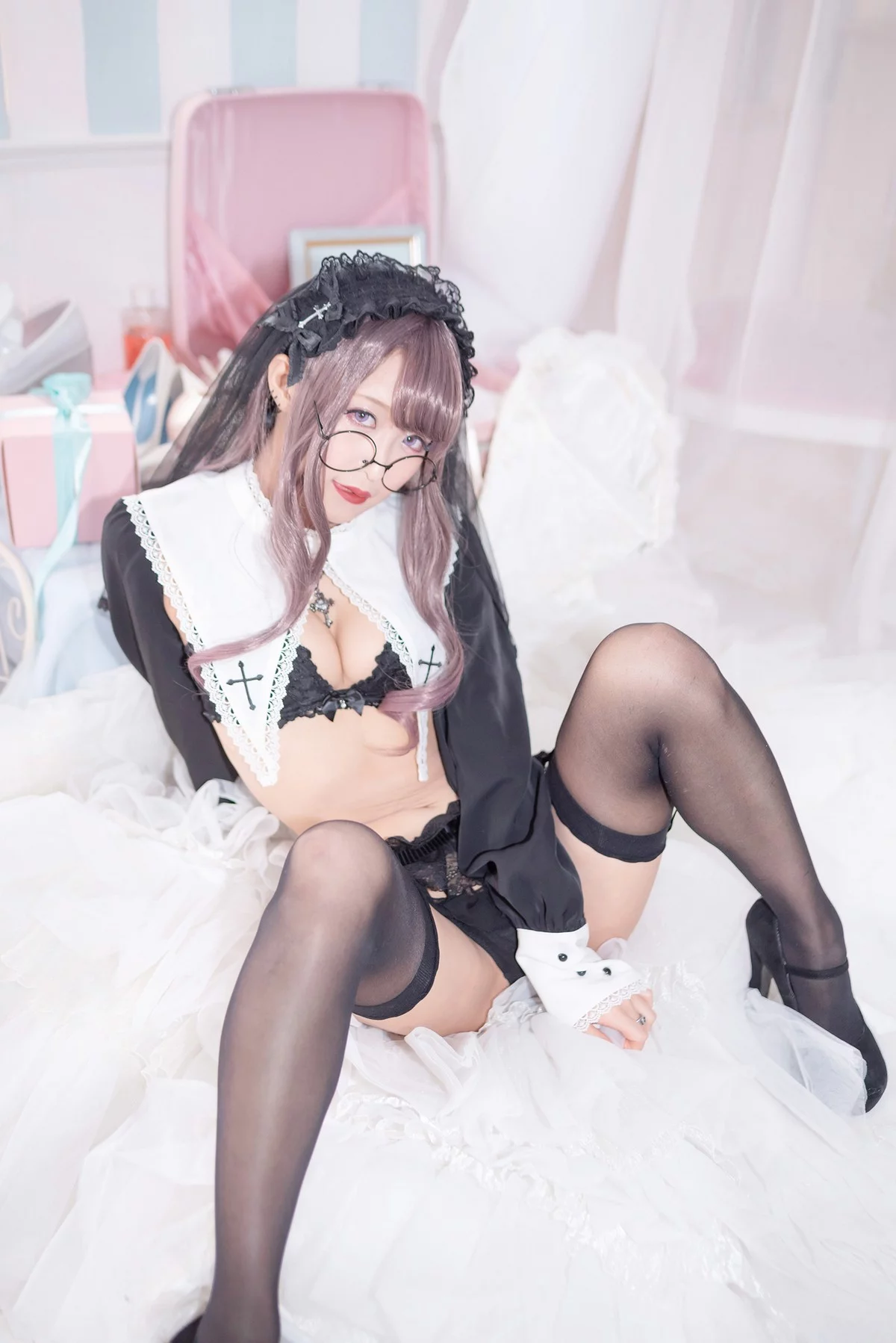 Coser美女月城委員会黑暗修女主题性感黑色蕾丝内衣配黑丝吊袜秀翘臀诱惑写真250P