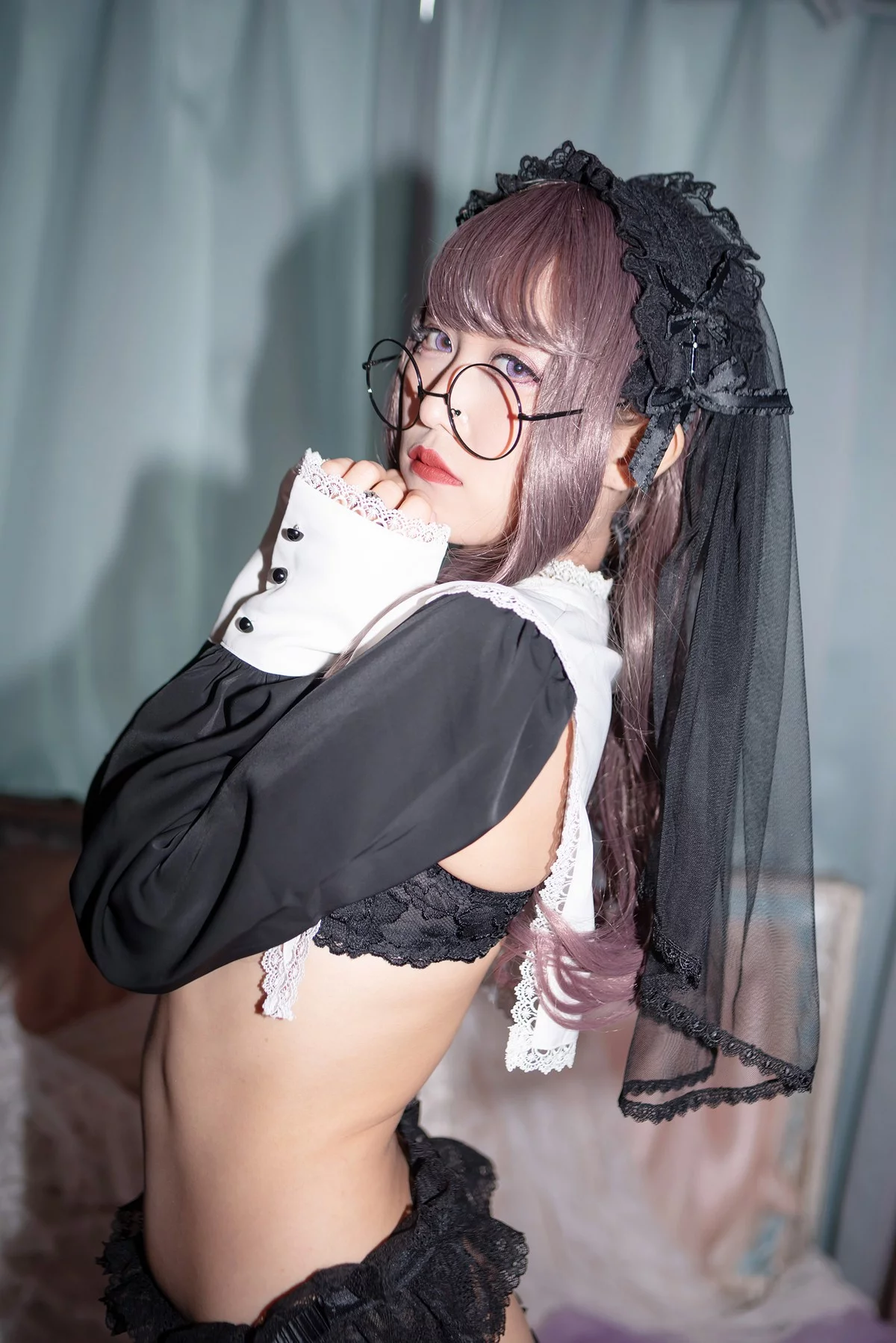 Coser美女月城委員会黑暗修女主题性感黑色蕾丝内衣配黑丝吊袜秀翘臀诱惑写真250P