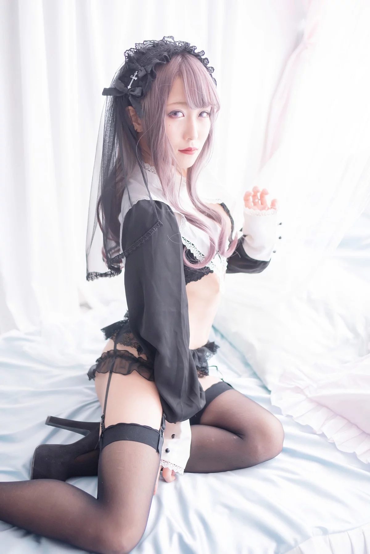 Coser美女月城委員会黑暗修女主题性感黑色蕾丝内衣配黑丝吊袜秀翘臀诱惑写真250P