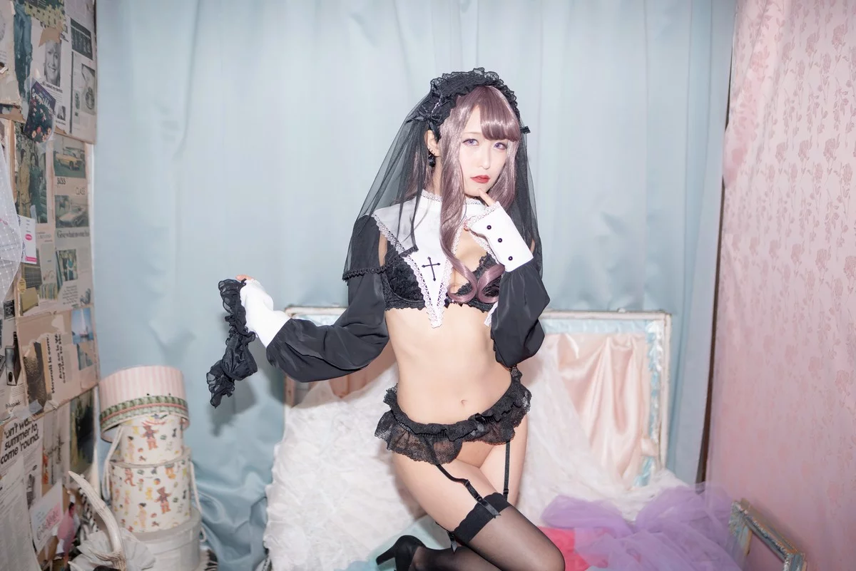 Coser美女月城委員会黑暗修女主题性感黑色蕾丝内衣配黑丝吊袜秀翘臀诱惑写真250P