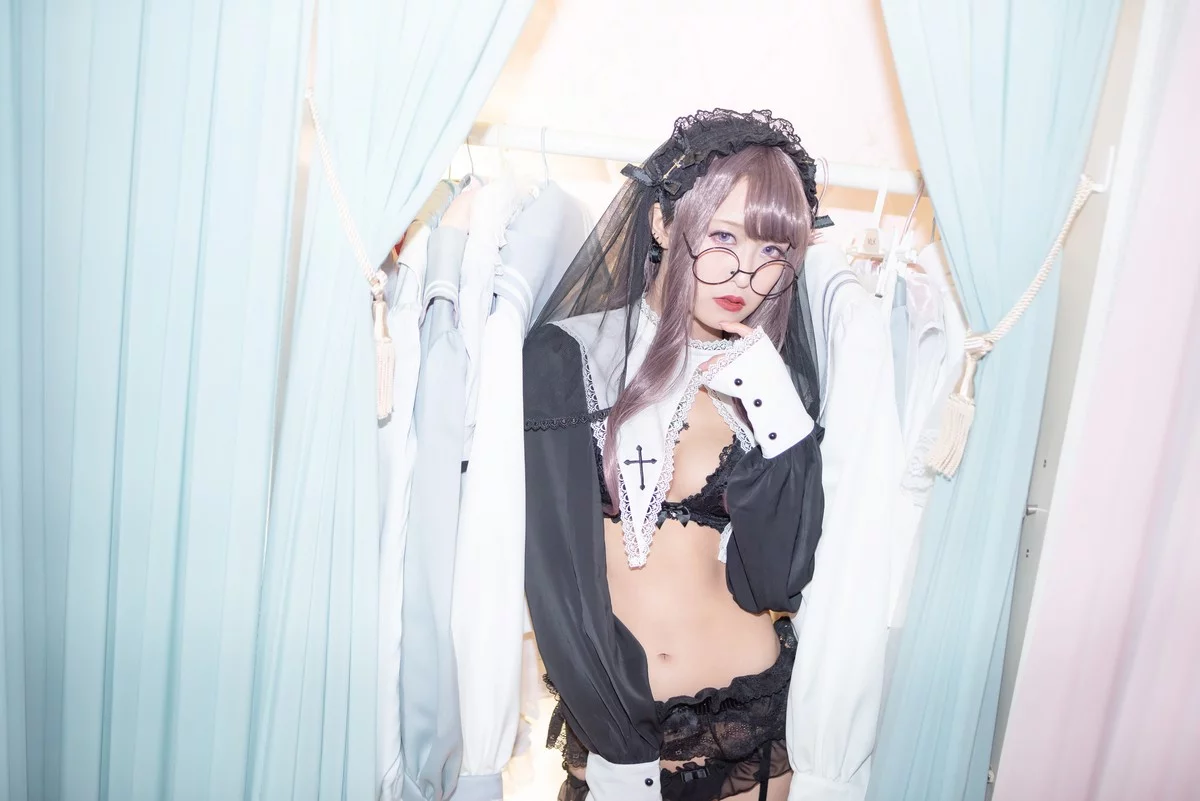 Coser美女月城委員会黑暗修女主题性感黑色蕾丝内衣配黑丝吊袜秀翘臀诱惑写真250P